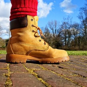 Como saber se uma bota feminina é de boa qualidade?