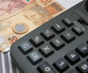 Gastos públicos superam arrecadação e devem fechar 2025 em R$ 5,2 trilhões