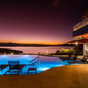 Entre vinhedos da Serra Gaúcha, hospedagem combina charme, experiência e vinho