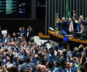 Congresso impõe nova derrota ao governo e derruba veto à dosimetria