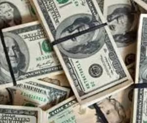 Dólar retorna aos R$ 5 em meio a incertezas em torno das negociações para fim do conflito no Oriente Médio