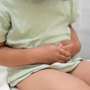 Constipação intestinal na infância exige atenção aos sinais de alerta e orientação adequada às famílias