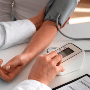 Hipertensão: medição regular da pressão é essencial para prevenir complicações