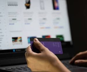 “Taxa das blusinhas” manteve cerca de 135 mil empregos e R$ 20 bilhões na economia, aponta CNI