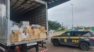 PRF apreende carga milionária de bebidas e cosméticos importados ilegalmente em Rosário do Su