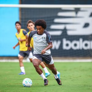 Coletivo movimenta elenco em atividade no CT