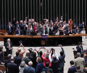 Câmara pode votar fim da escala 6×1 ainda esta semana