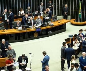 Congresso derruba vetos da LDO e libera acesso de pequenos municípios inadimplentes a recursos federais