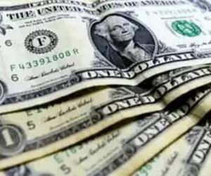 Dólar encerra último pregão aos R$ 5,06