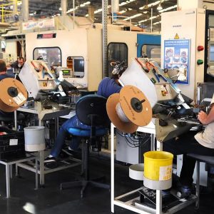 Empresários alertam para perda de competitividade e dificuldade operacional com fim da escala 6×1