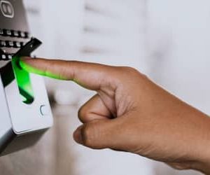 PEC do fim da escala 6×1 mantém horas extras, mas pode limitar ampliação da carga de trabalho