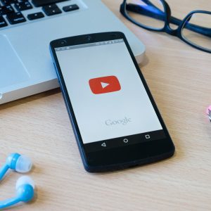 Governo federal aumenta classificação indicativa do YouTube para 16 anos
