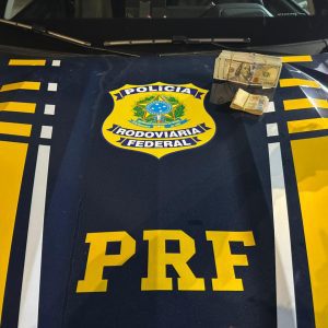 PRF prende homem com mais de 30 mil dólares sem comprovação de origem em Bagé
