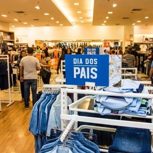 Dia dos Pais 2026: consumidores priorizam presentes afetivos