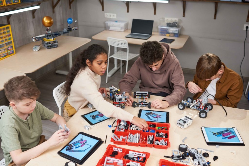 VIVA auxilia escolas no uso de tecnologia educacional