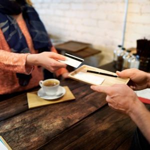 Mudanças na nota fiscal tornam impostos mais visíveis para consumidores 