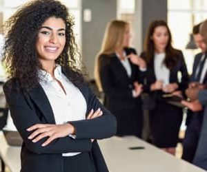 Bate-papo com Elas: webinar gratuito busca fortalecer liderança feminina na indústria
