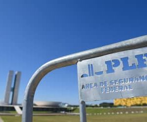 Congresso inicia recesso com anúncio de acordo para compensar desaceleração durante eleição