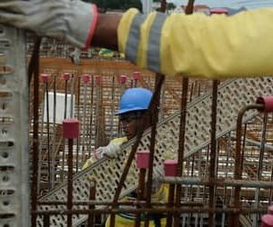 Desempenho da construção recua em junho e condições financeiras seguem negativas