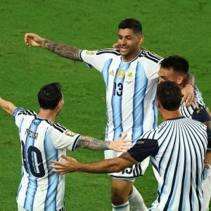 Argentina escapa de zebra histórica, bate Cabo Verde na prorrogação e avança na Copa do Mundo