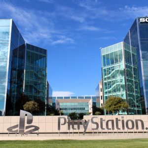 Sony esclarece que continuará fabricando discos de jogos do PlayStation lançados antes de 2028, mediante solicitação dos estúdios