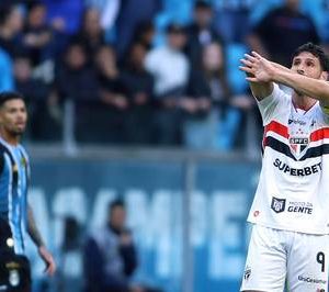 São Paulo sai na frente, mas cede virada ao Grêmio e amplia marca melancólica no Brasileirão