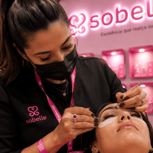 Sobelle se destaca no mercado de extensão de cílios