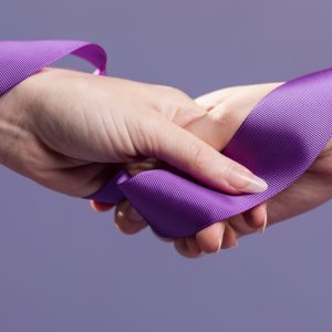 Agosto Lilás: violência psicológica contra mulheres cresce 16,9% no Brasil e pode começar de forma sutil