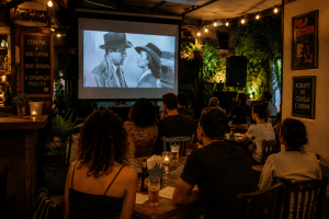 Bares apostam na exibição de filmes para diversificar a programação - Imagem gerada por IA