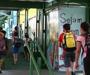 Ensino fundamental melhora nas redes municipais