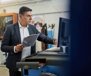 Pessimismo da indústria diminui em agosto, aponta CNI