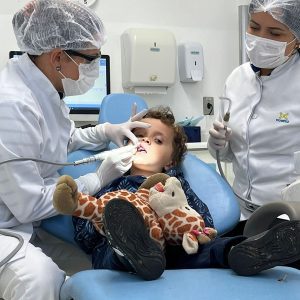 Volta às aulas põe a consulta odontológica infantil em pauta