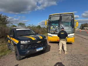 PRF prende em Bagé passageiro de ônibus foragido da Justiça por tráfico de drogas