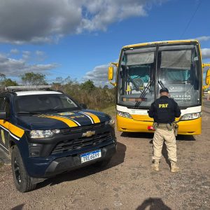 PRF prende em Bagé passageiro de ônibus foragido da Justiça por tráfico de drogas
