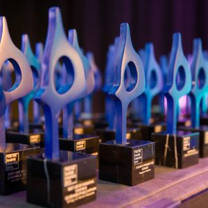 LLYC Brasil e clientes vencem SABRE e Stevie Awards 2026