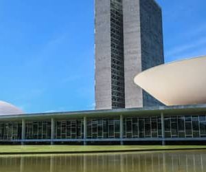 Projeto aprovado no Congresso flexibiliza regras fiscais para benefícios e repasses a municípios