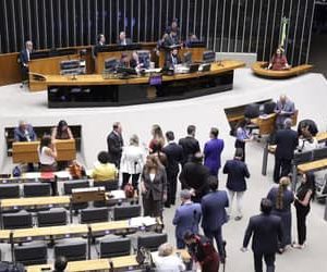 “Taxa das blusinhas”: CACB pede que Congresso rejeite a isenção do imposto