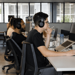 Startup mineira lança hub de marketing com IA para empresas