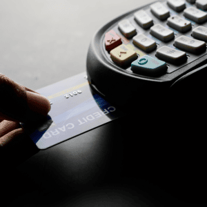 Chargeback ganha papel estratégico contra fraudes online