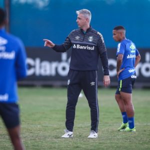 Grêmio se reapresenta e Tiago Nunes comanda treino técnico