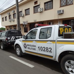 Casal foge de abordagem mas é preso pela Força Tática