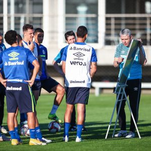 Tricolor chega em Porto Alegre e inicia preparação para o confronto com o Caxias