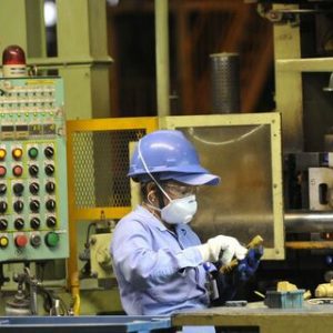 Indústria registra alta de 2,2% no faturamento em março, diz CNI