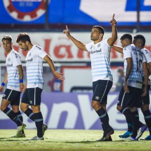 Com gols de Diego Souza, Grêmio vence o Caxias no primeiro confronto da semifinal do Gauchão