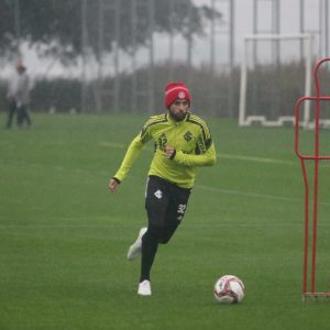 Colorado chega de viagem e treina para final do Gauchão