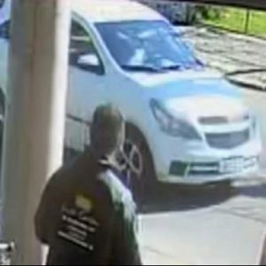 Homem foge de posto sem pagar, causa acidente e é detido pela Brigada Militar