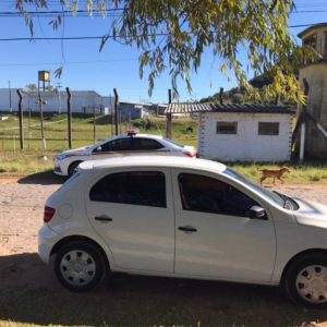 Veículo com sinais de adulteração é apreendido em frente ao presídio
