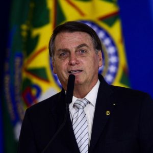 Presidente deve ficar três dias internado em SP, diz Flávio Bolsonaro