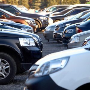 Vender o carro para investir o dinheiro gasto com o automóvel: vale a pena?