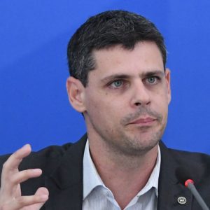 Governo defende prorrogar pagamento de precatórios e abrir espaço no orçamento para o programa Auxílio Brasil